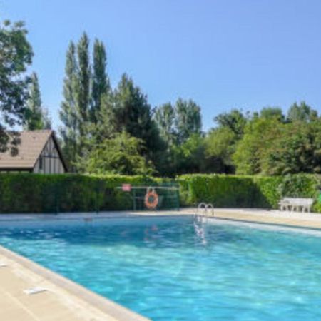 Nice House In A Residence With Swimming Pool Cabourg Exterior photo